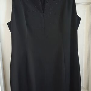 Jones New York Black Sleeveless V-Neck Midi Dress with Subtle Beading